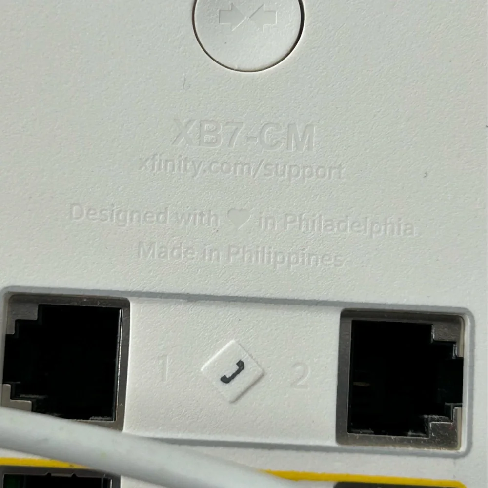 Comcast XFinity XB7-CM WiFi Modem Router - Picture 3 of 4